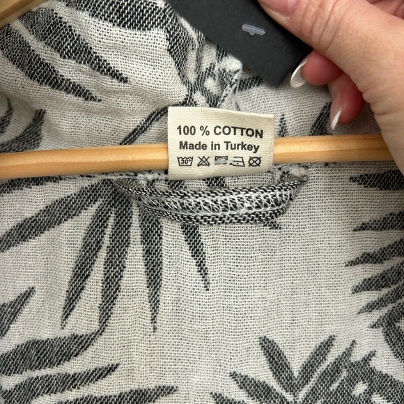 Boho Robe or Cover-Up Size Small NWT - Picture 3 of 7